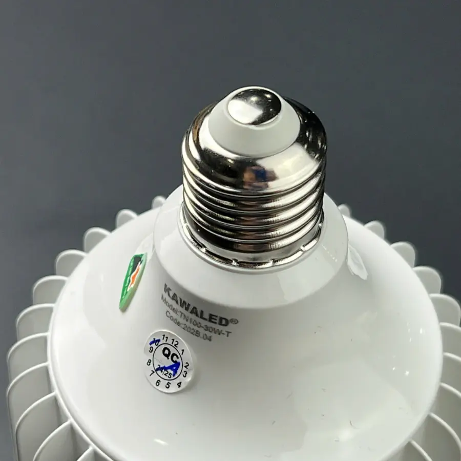 Cận cảnh đui đèn LED bulb Kawaled TN100 30W chuẩn E27