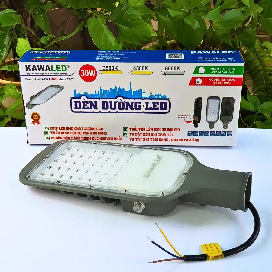 Đèn LED đường phố SST-30W và hộp sản phẩm chính hãng Kawaled