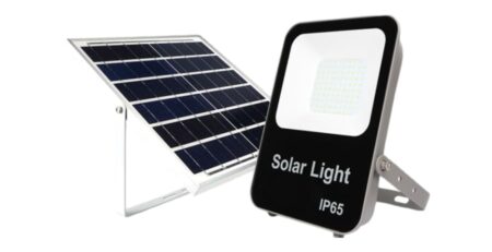 Bộ đèn pha năng lượng mặt trời gồm tấm pin và đèn LED tiêu chuẩn IP65
