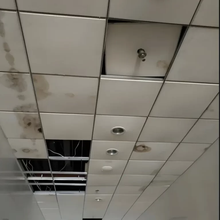 Đèn led âm trần không khớp với ô trần panel gây lắp lệch