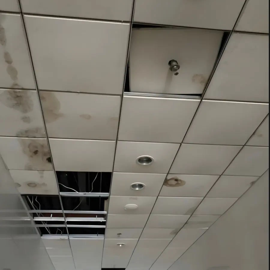 Đèn led âm trần không khớp với ô trần panel gây lắp lệch