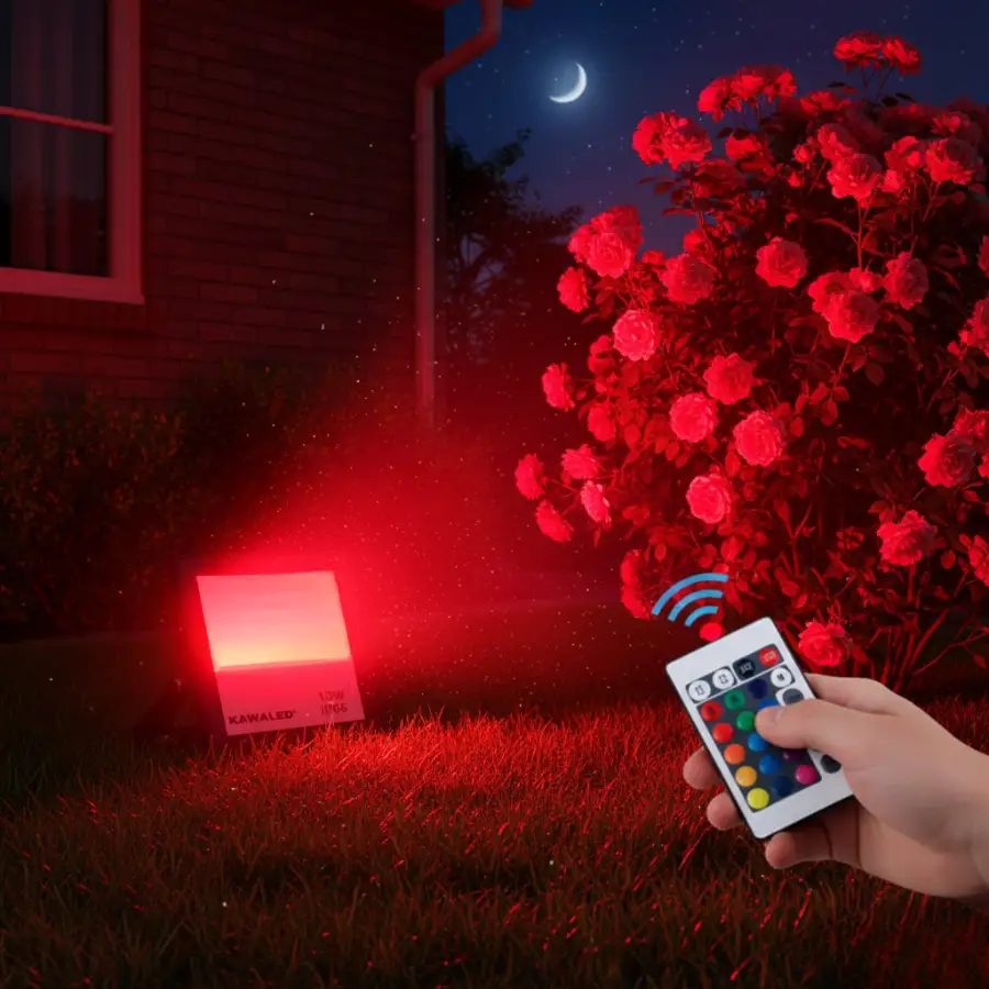 Điều khiển đèn LED RGB bằng remote để thay đổi màu sắc ngoài trời.