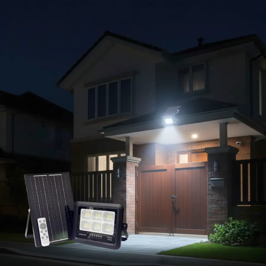 Đèn năng lượng mặt trời chiếu sáng cổng nhà không tốn điện hàng tháng