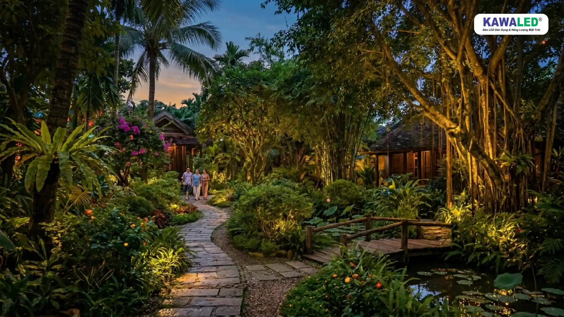 cách bố trí sân vườn đẹp với ánh sáng vàng ấm tự nhiên