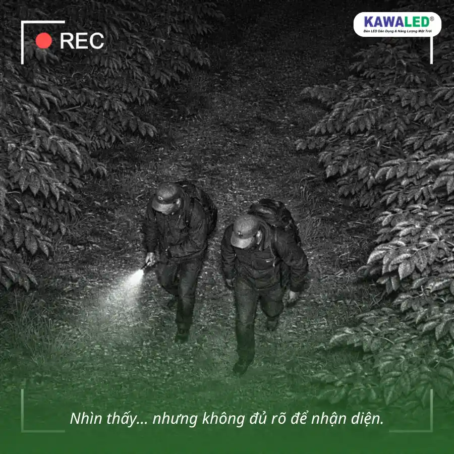 camera hồng ngoại ban đêm ghi hình trắng đen khó nhận diện kẻ gian