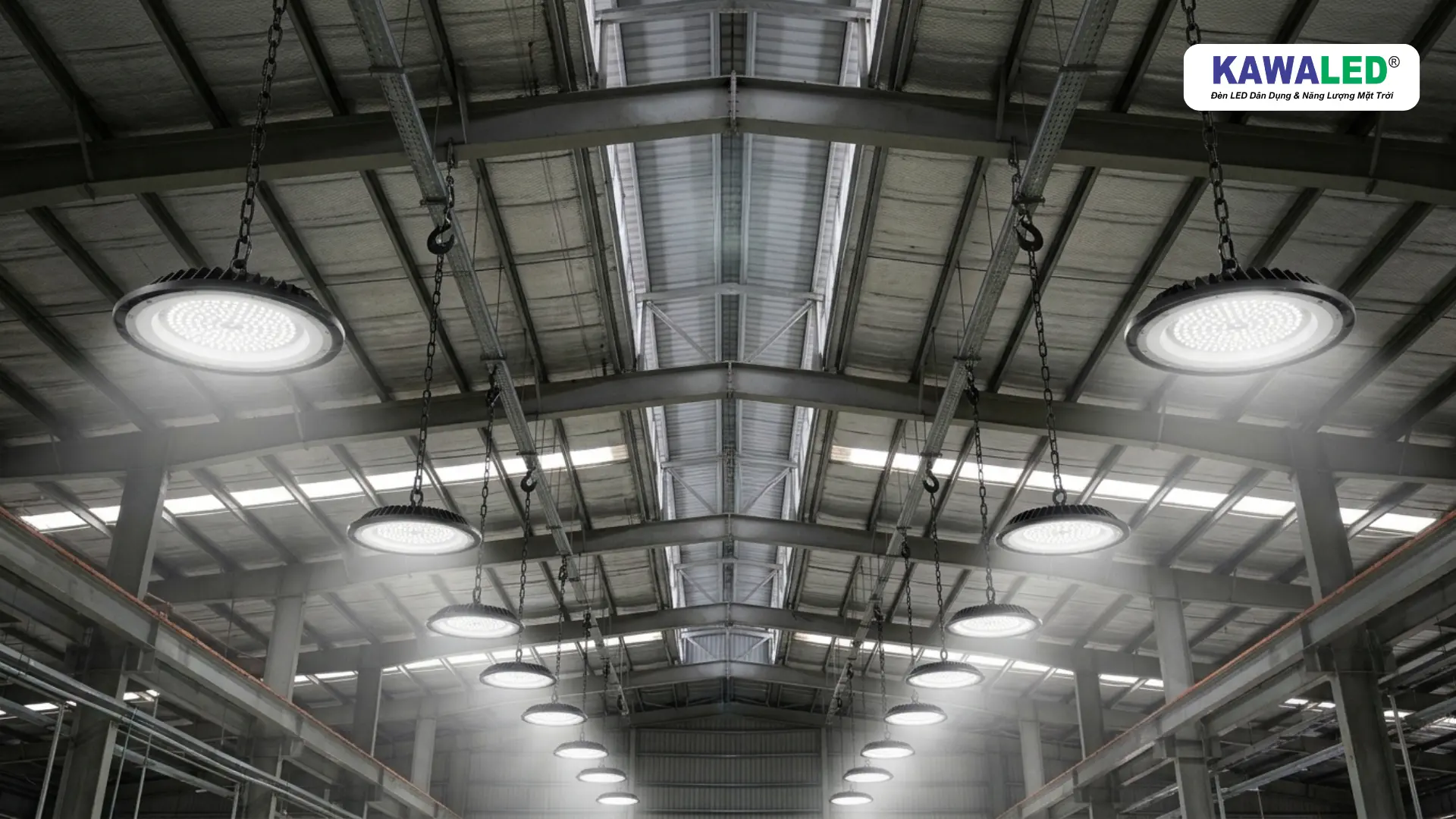 đèn led highbay treo trần nhà xưởng ánh sáng mạnh