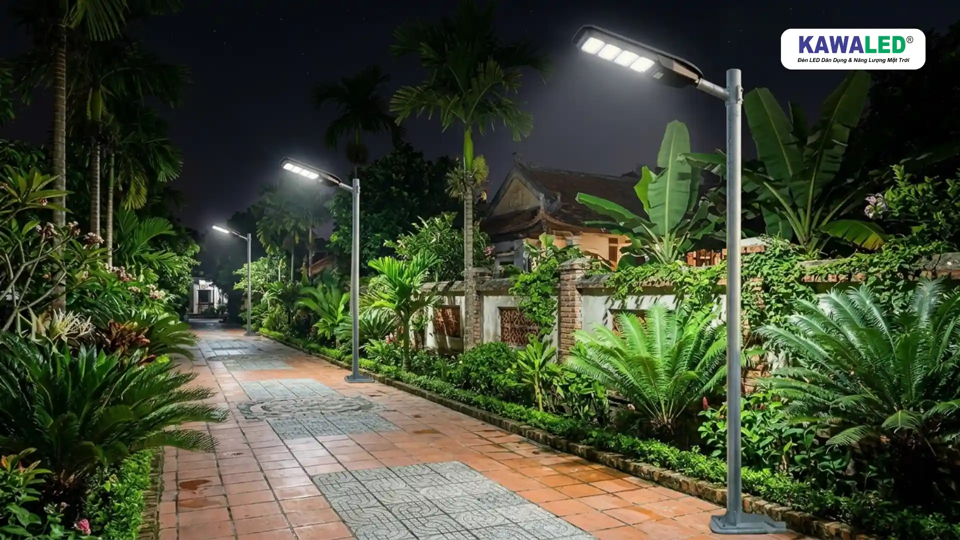 đèn năng lượng mặt trời chiếu sáng lối đi sân vườn ban đêm