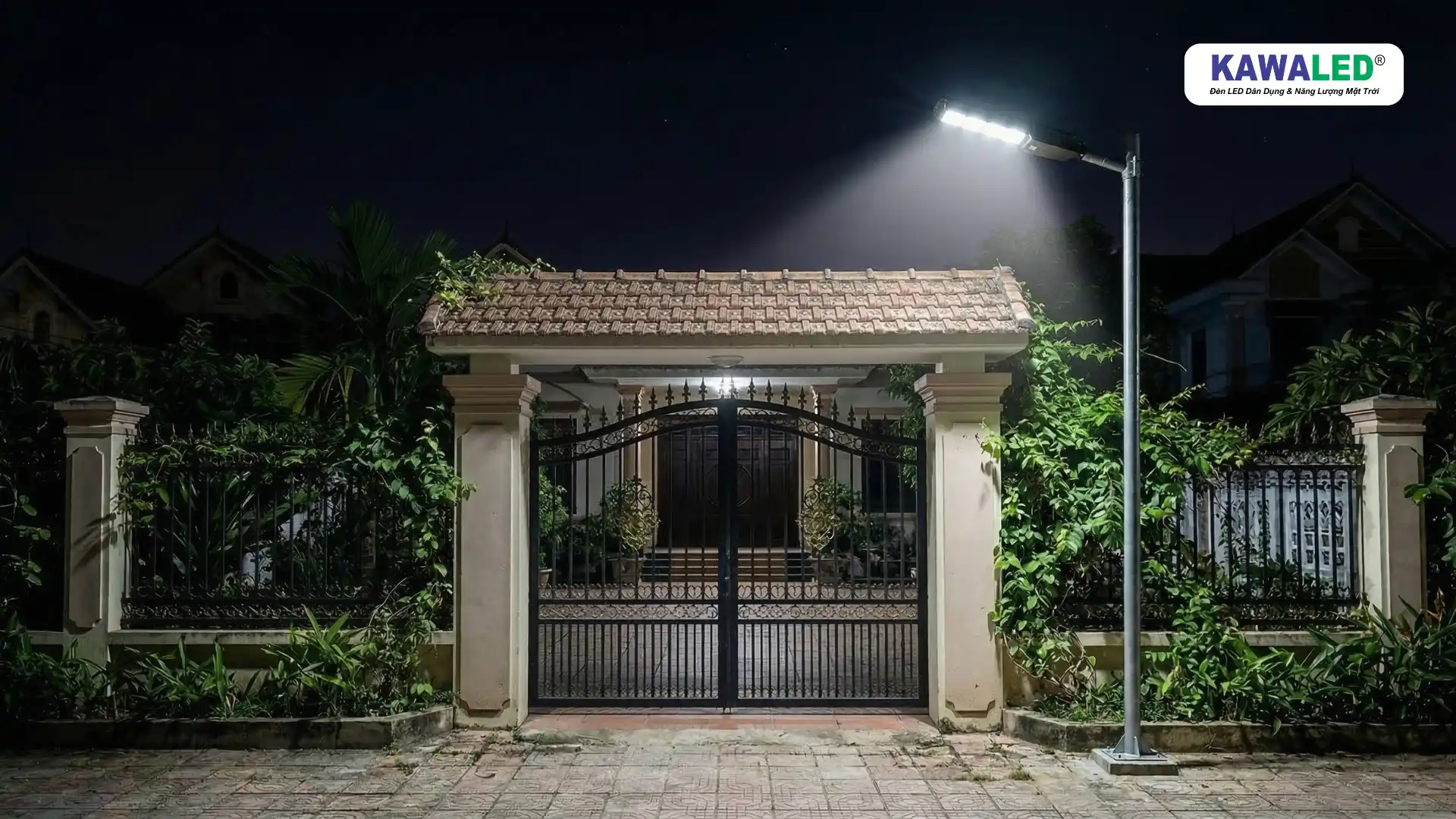 đèn năng lượng mặt trời liền thể chiếu sáng cổng nhà