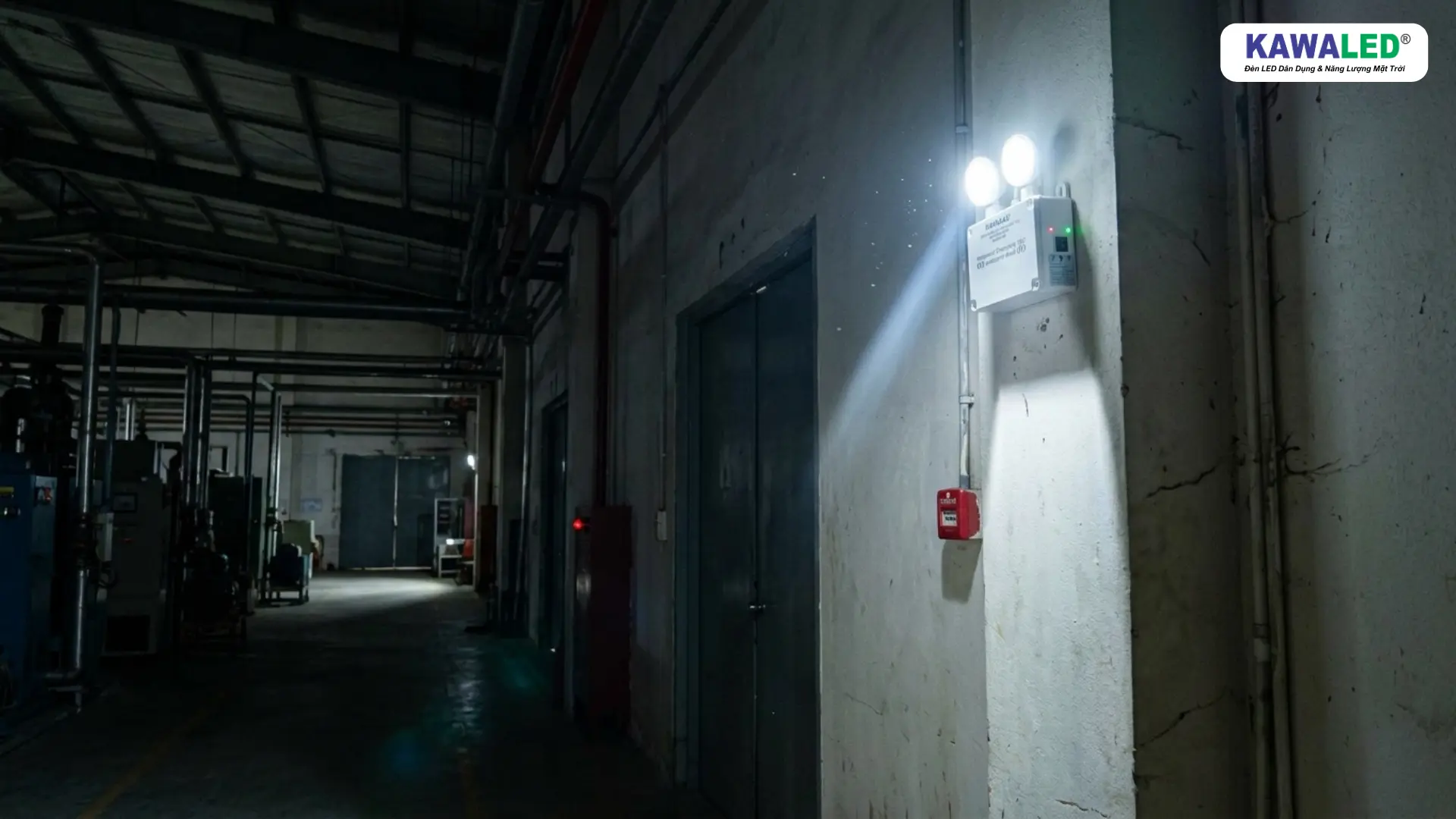 đèn chiếu sáng khẩn cấp trong nhà xưởng khi mất điện
