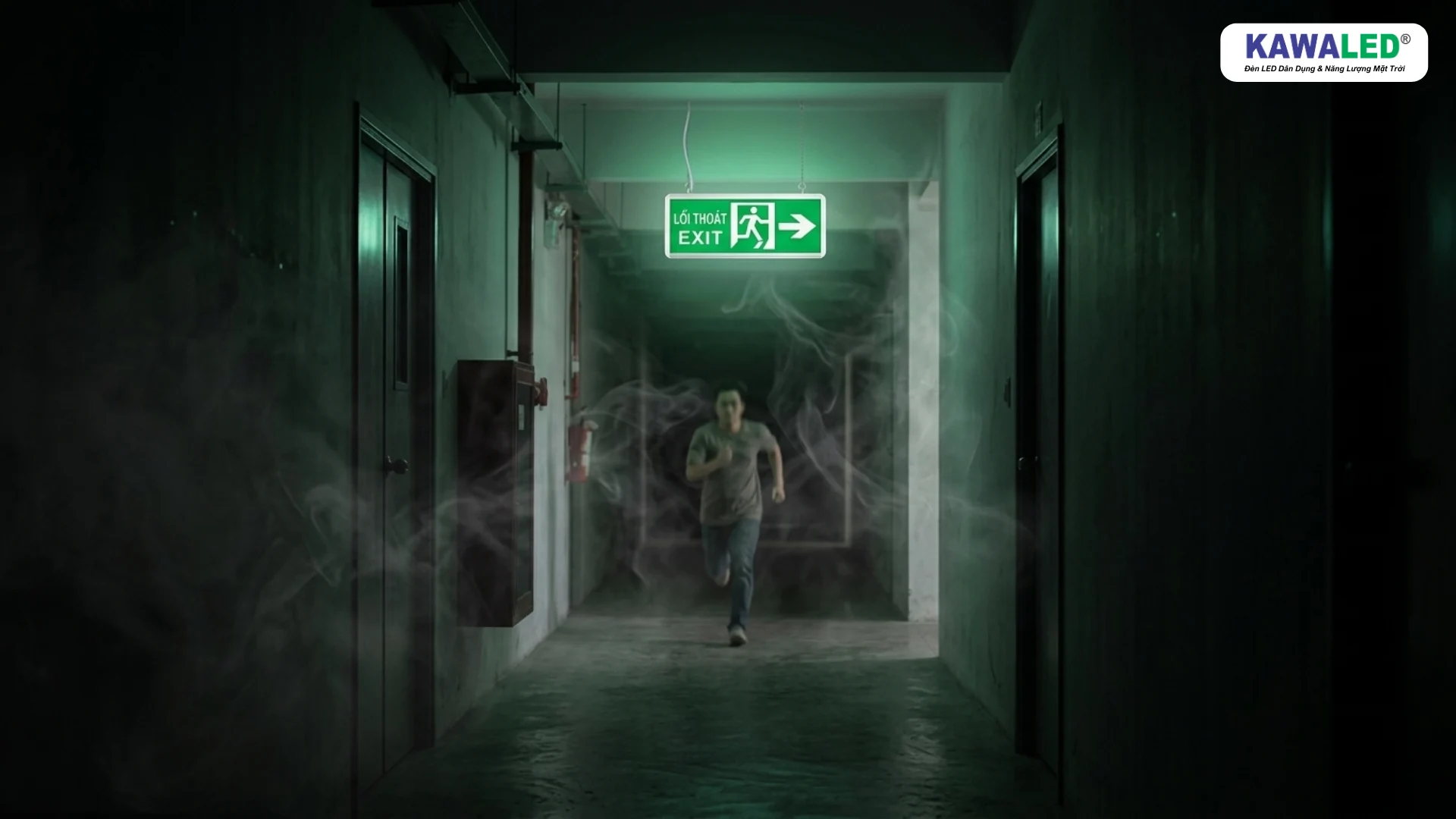 đèn exit dẫn lối thoát trong tình huống cháy có khói