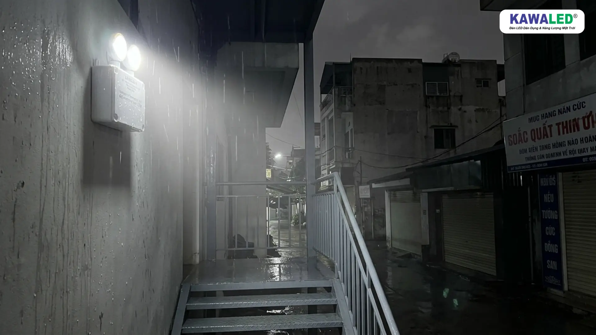 đèn khẩn cấp ngoài trời chống nước IP65