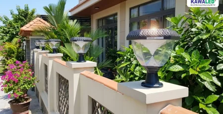 đèn trụ hàng rào năng lượng mặt trời SGC1 lắp trên trụ tường ban ngày