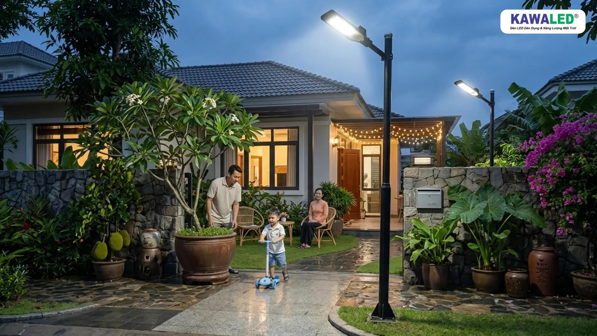 Đèn cảm ứng ánh sáng chiếu sáng sân vườn gia đình vào buổi tối