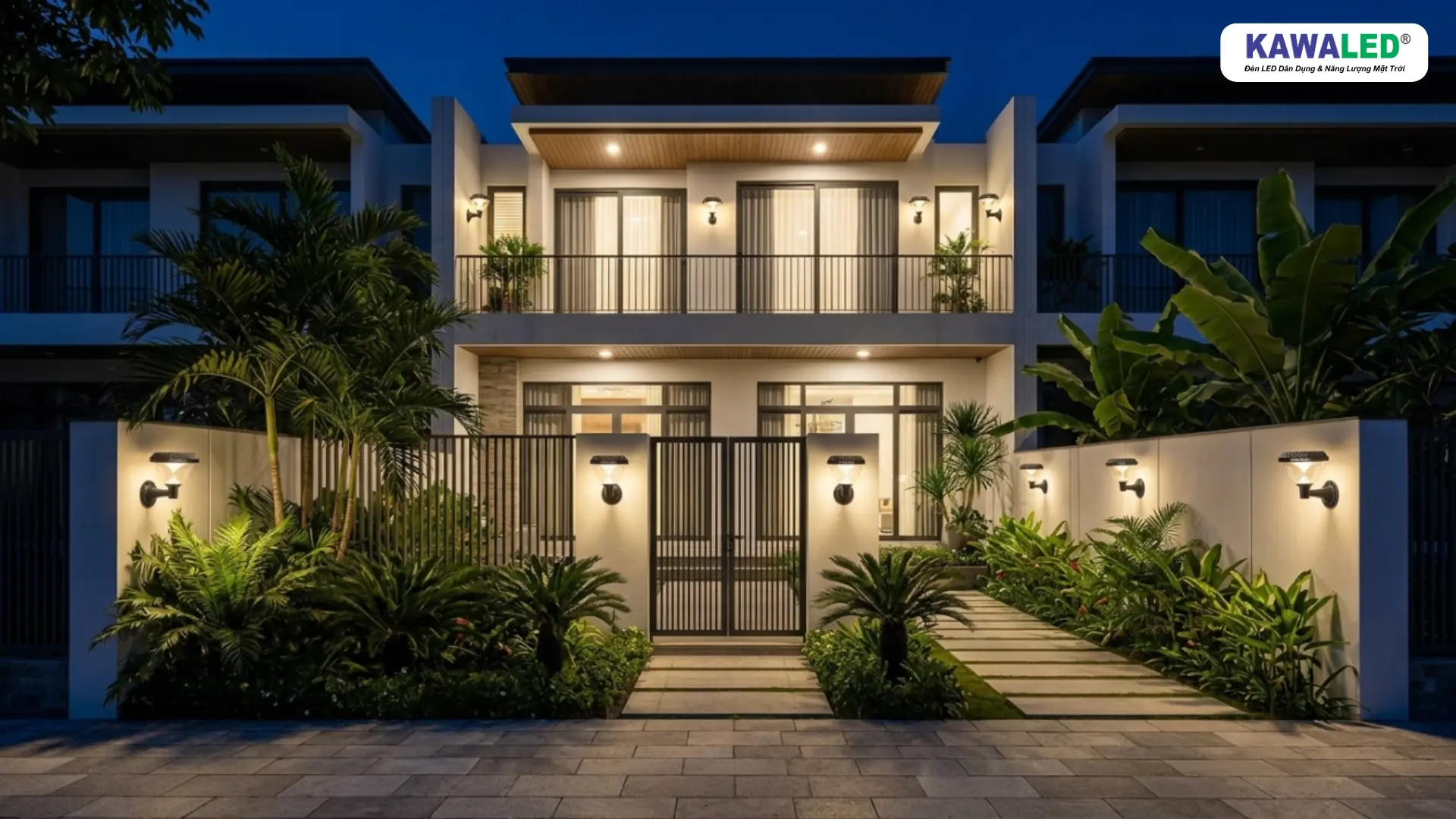 Hệ thống đèn gắn tường ngoài trời lắp cho cổng và sân vườn nhà phố hiện đại