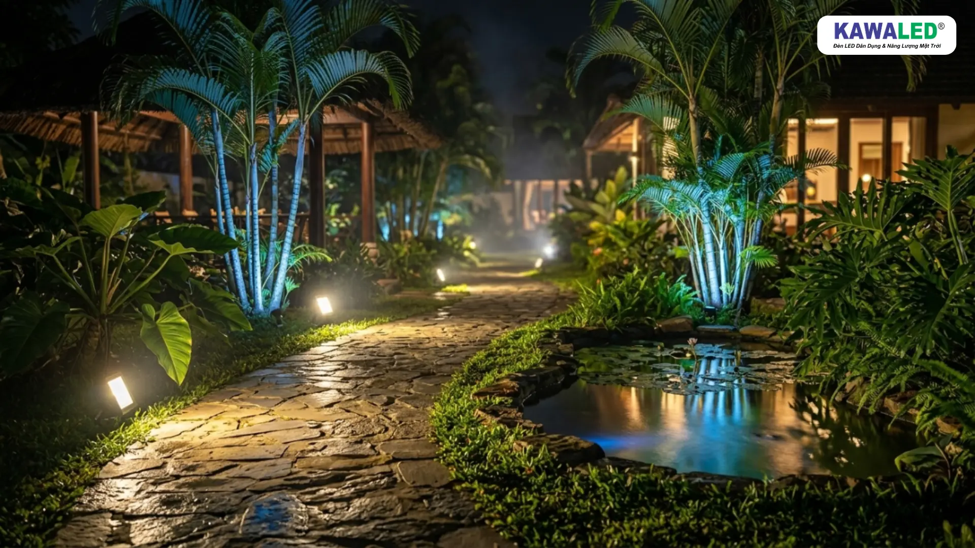 Lối đi sân vườn sử dụng đèn led đổi màu ngoài trời ánh sáng vàng và xanh dịu nhẹ