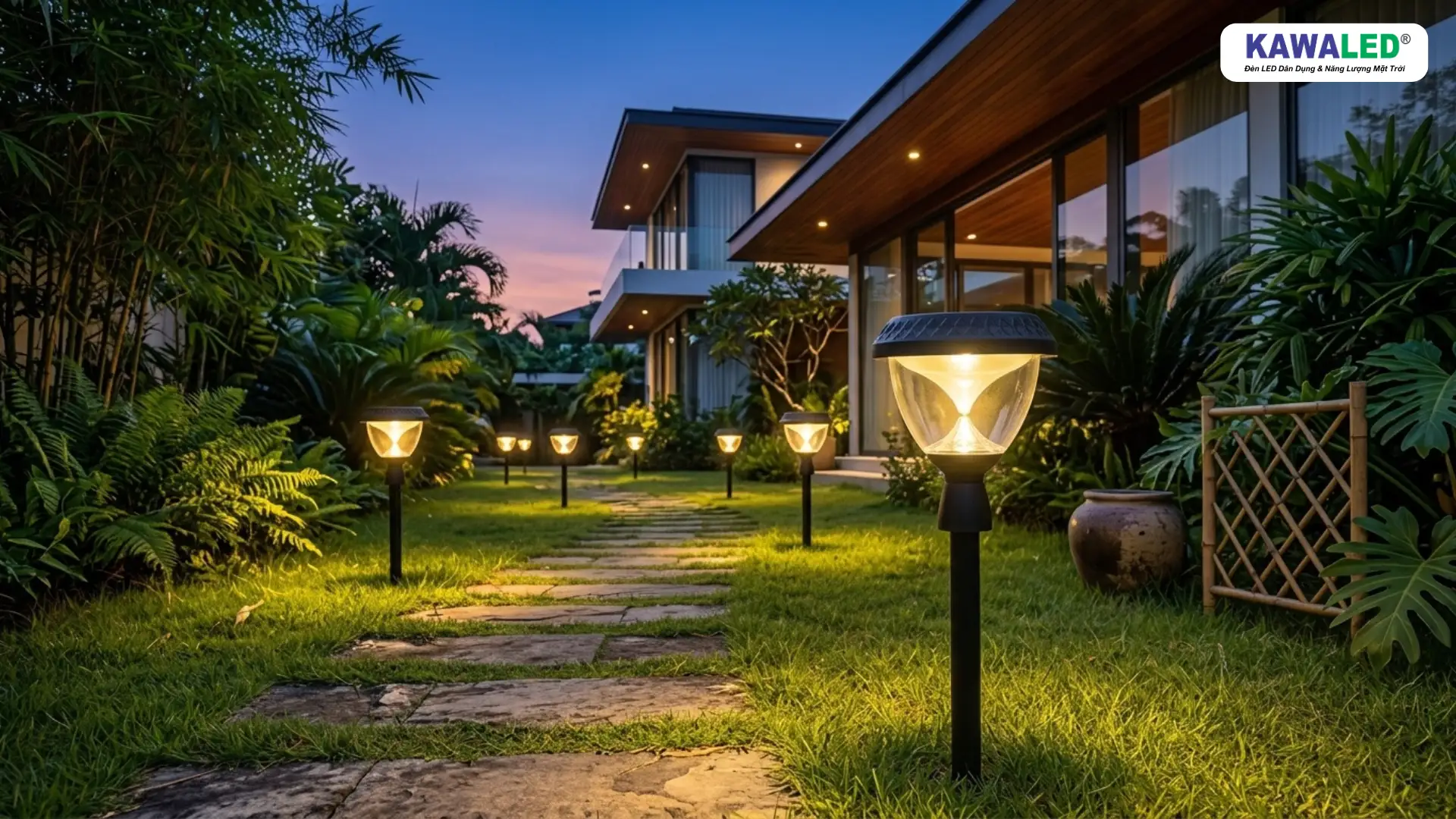 Đèn năng lượng mặt trời cắm cỏ ngoài trời cho villa sân vườn