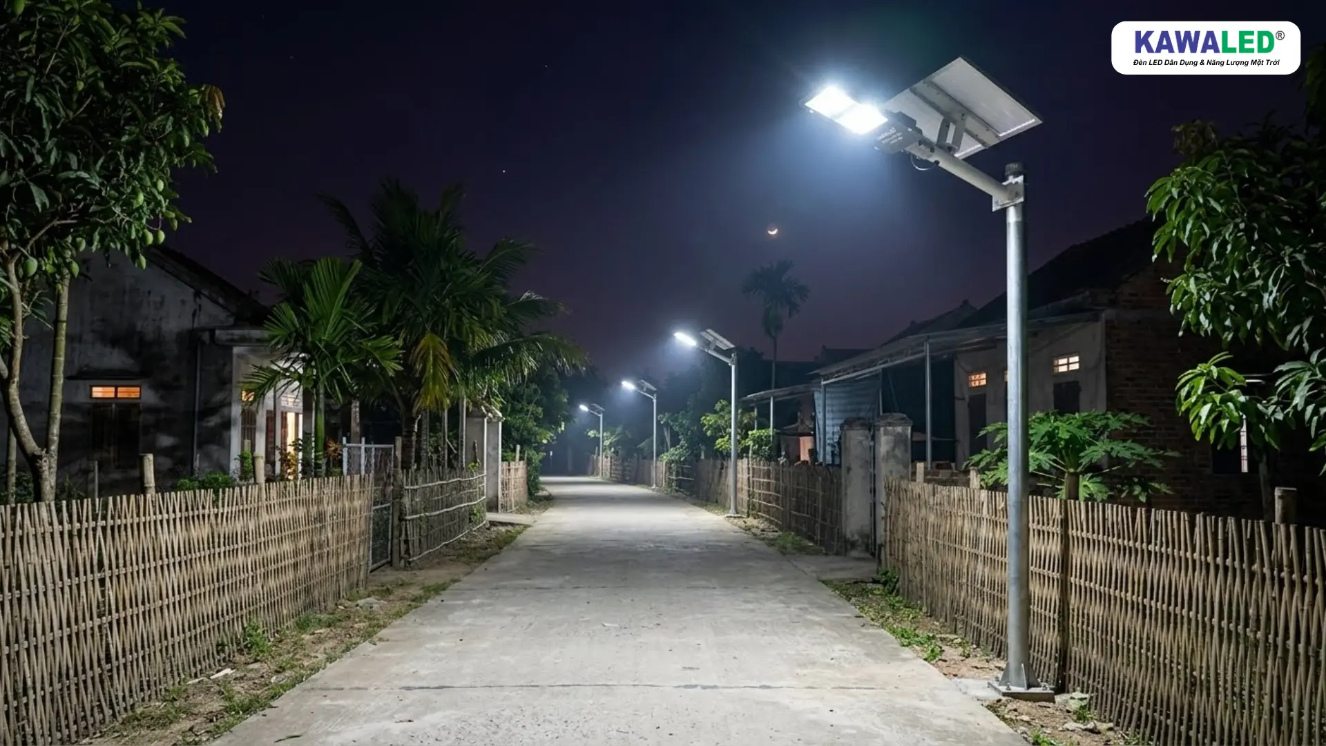đèn năng lượng mặt trời ngoài trời chiếu sáng đường làng