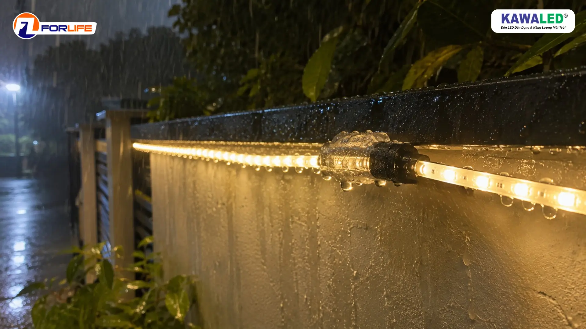 Đèn led dây chống nước ngoài trời hoạt động trong điều kiện mưa lớn
