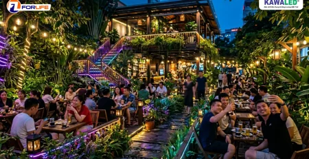 Led dây RGB ngoài trời tạo điểm nhấn cho rooftop café hiện đại