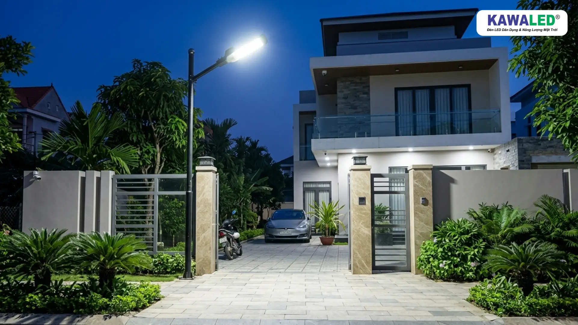 Đèn cảm ứng ánh sáng chiếu sáng cổng nhà và lối vào ban đêm