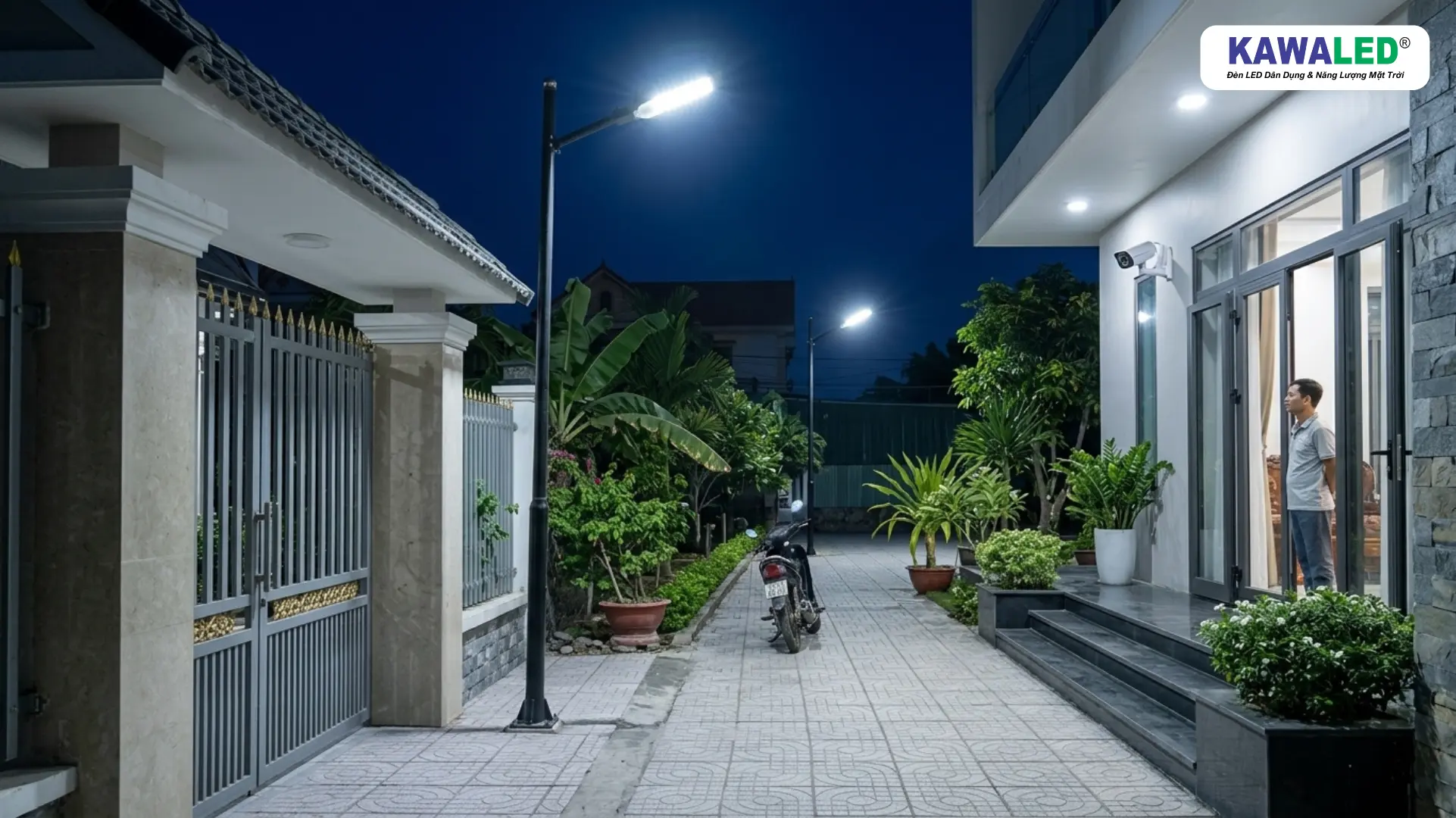 Đèn cảm ứng ánh sáng hỗ trợ camera quan sát rõ hơn vào ban đêm
