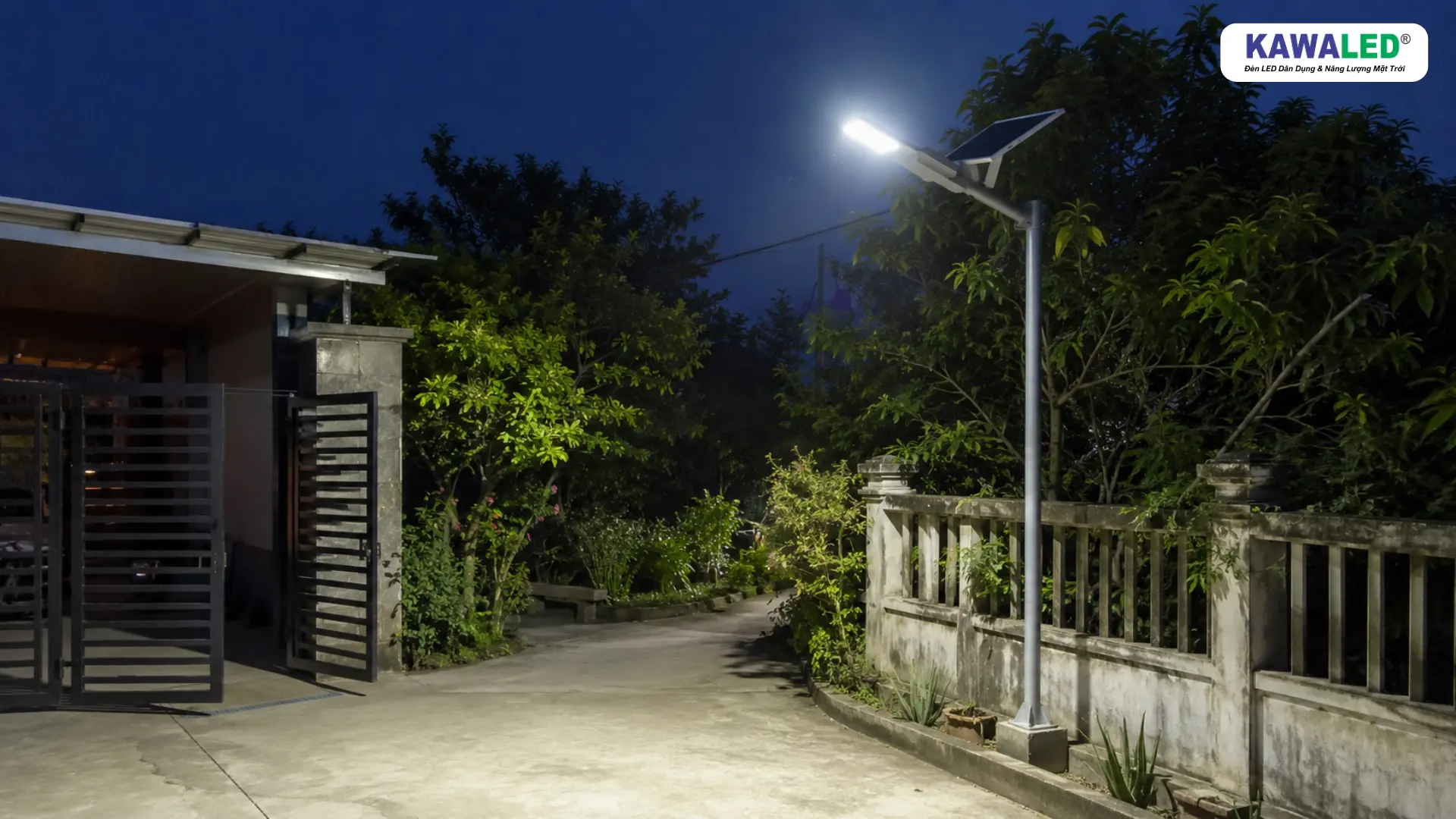 Đèn đường năng lượng mặt trời 300W chiếu sáng lối đi và cổng nhà