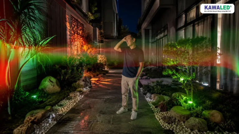 Lắp đèn pha đổi màu sai vị trí gây chói mắt cho người đi lại