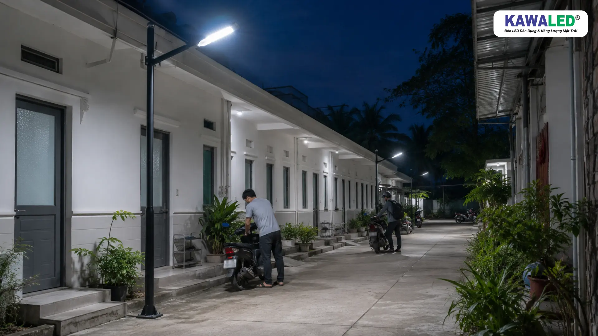 Đèn cảm biến ánh sáng chiếu sáng lối đi và khu vực để xe tại dãy nhà trọ