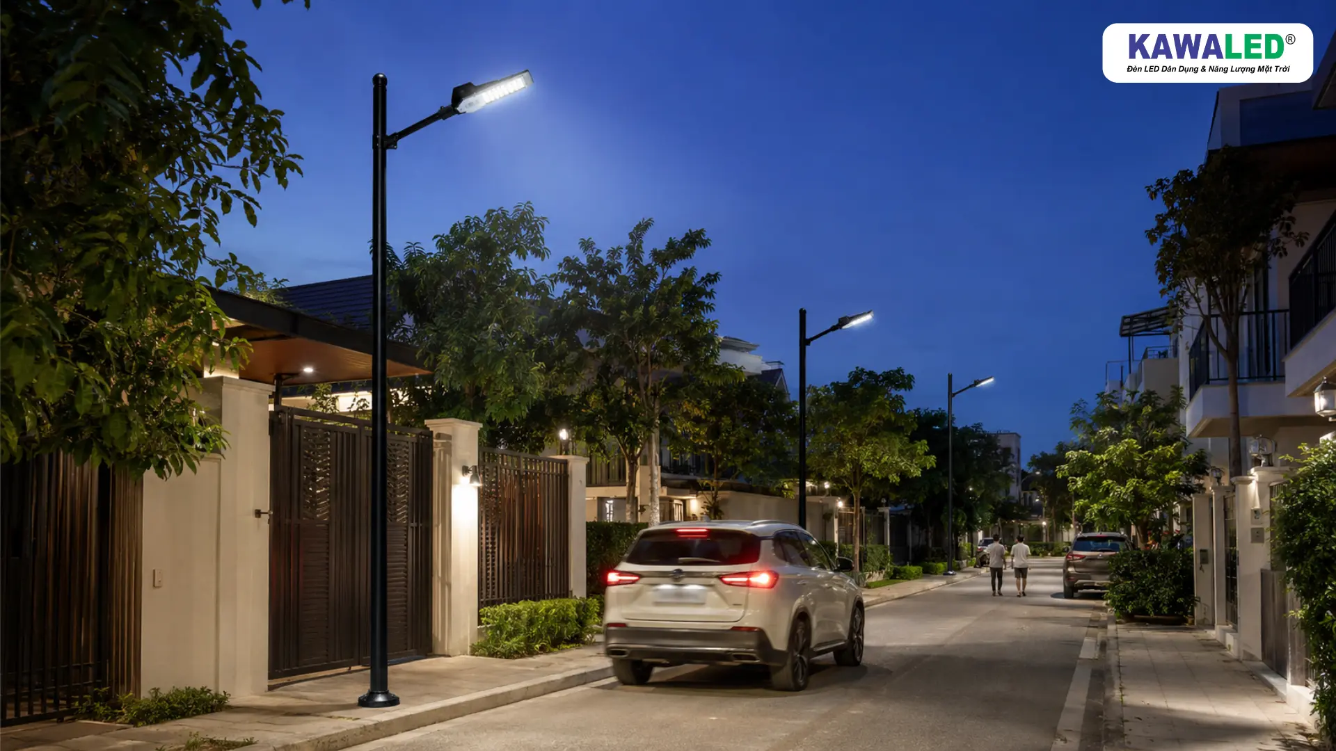 Đèn cảm biến ánh sáng chiếu sáng liên tục đường nội bộ khu dân cư vào buổi tối