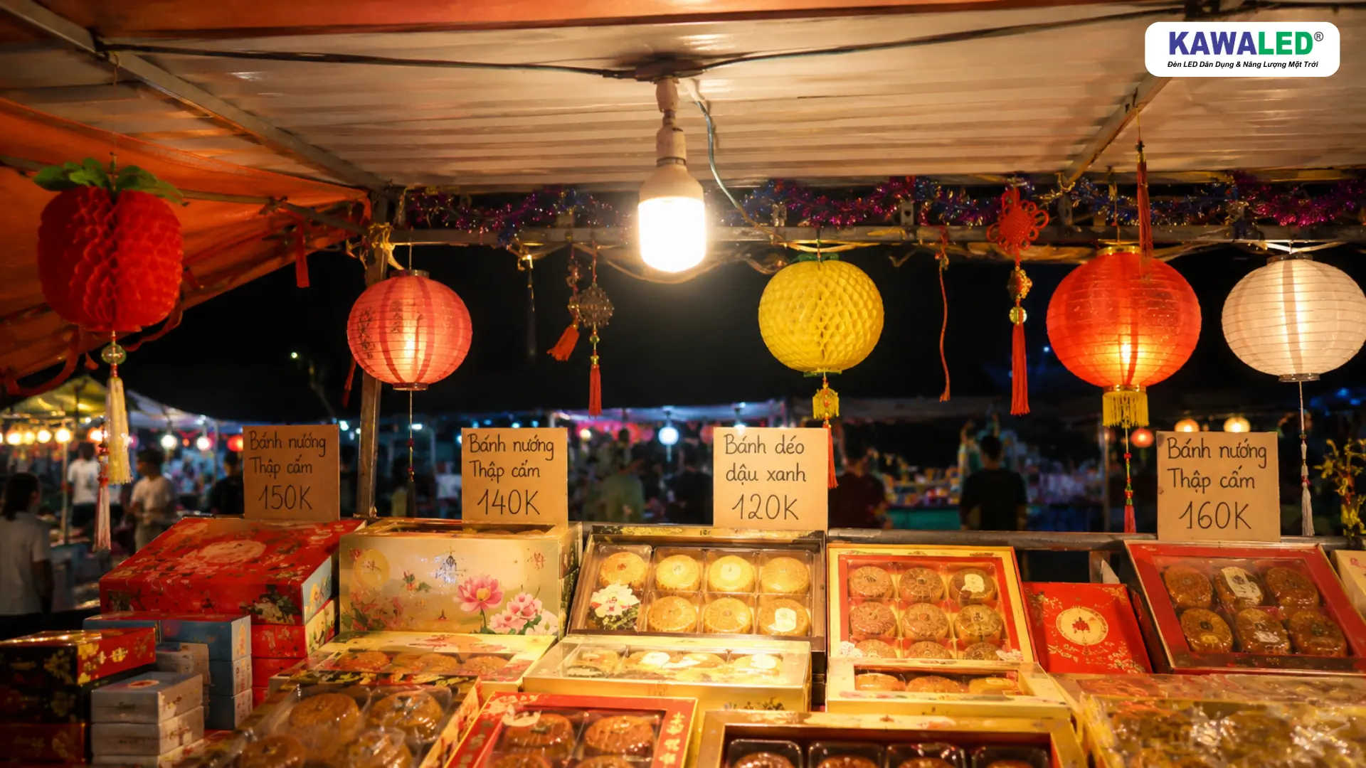 Đèn LED trụ treo quá sát mái tôn tại sạp bánh Trung Thu