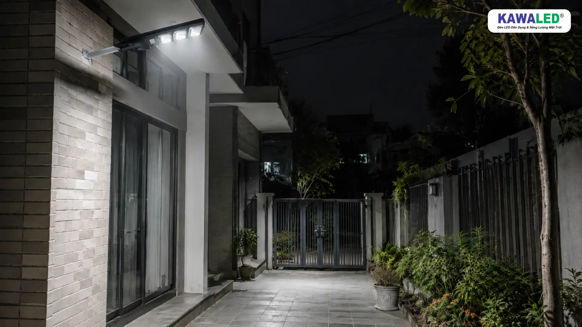 Đèn năng lượng cảm ứng sáng nhẹ khoảng 20% khi khu vực không có người