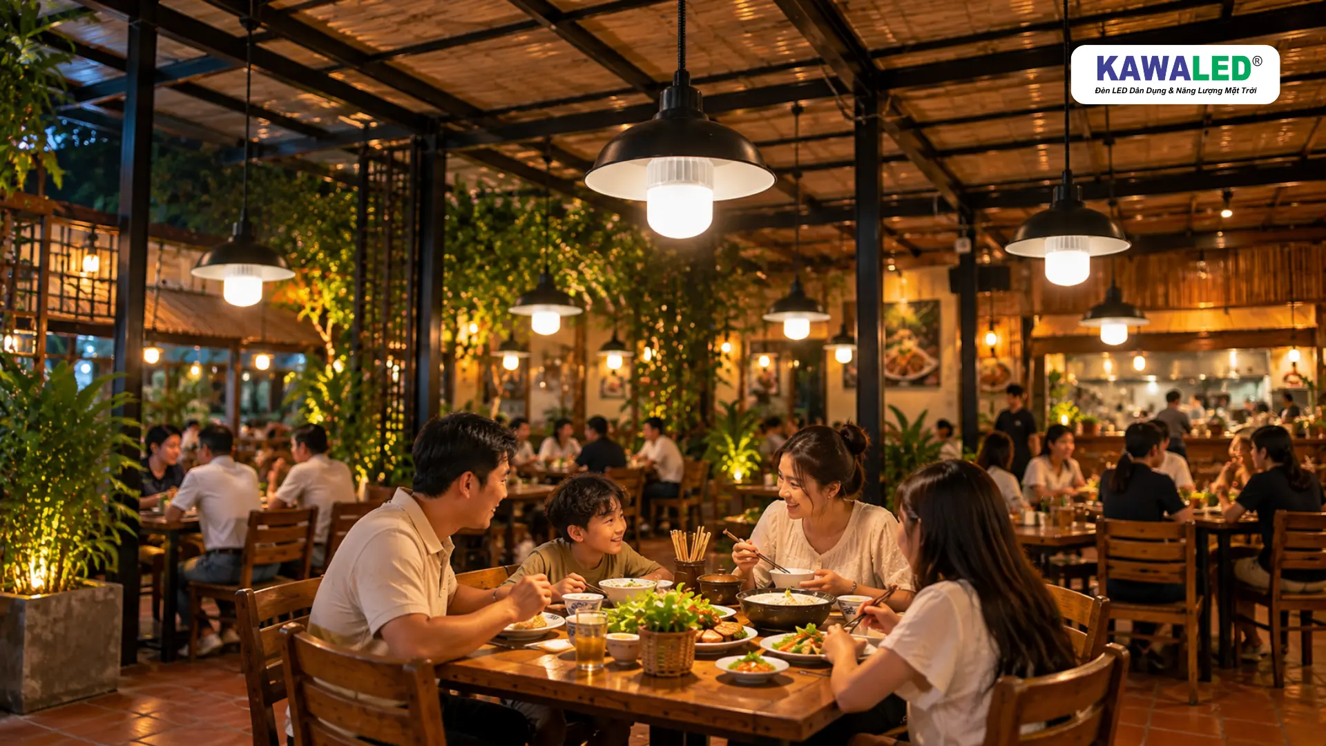 Bóng đèn chiếu sáng bàn ăn nhà hàng rõ và không gây chói mắt